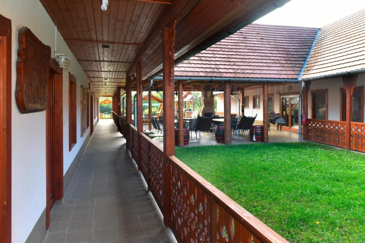 Nyakiglab Villa Szegi Exterior foto