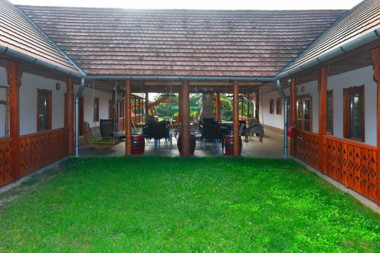 Nyakiglab Villa Szegi Exterior foto