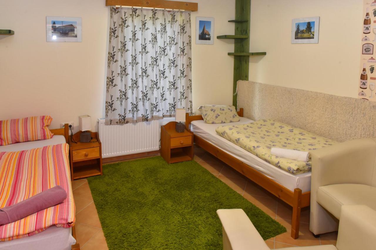 Nyakiglab Villa Szegi Exterior foto